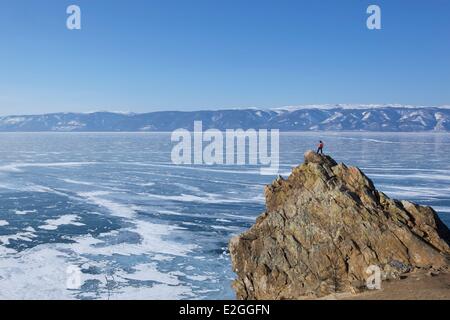 Russland Sibirien Baikalsee Weltkulturerbe von UNESCO Olchon Insel heiligen Felsen von Khujir wo burjatischen Schamanen kommen um zu beten Stockfoto