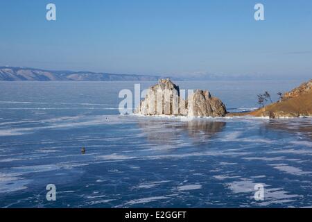 Russland Sibirien Baikalsee Weltkulturerbe von UNESCO Olchon Insel heiligen Felsen von Khujir wo burjatischen Schamanen kommen um zu beten Stockfoto