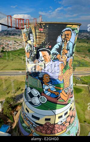 Provinz Gauteng Südafrika Johannesburg Orlando Towers mit Blick auf Orlando Gegend von Soweto eine Kühlung zwei Türme Orlando Power Station Stockfoto