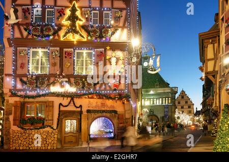 Frankreich Haut Rhin Colmar Weihnachtsdekoration bei Grand'Rue Stockfoto