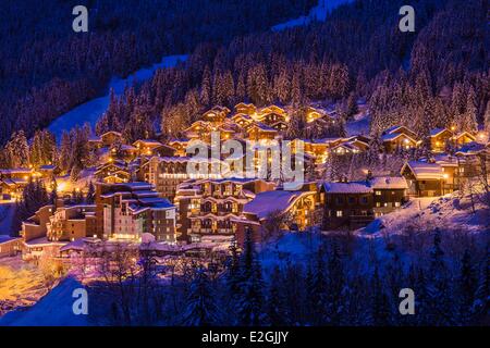 Frankreich Savoie Tarentaise Tal La Tania Skiresort in Les Trois Vallees (die drei Täler), eines der größten Skigebiete der Welt mit 600km markierte Wanderwege Vanoise-massiv Stockfoto