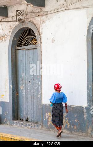 Panama-Panama-Stadt Altstadt als Weltkulturerbe der UNESCO Casco Viejo Viertel Barrio San Felipe indischen Kuna (Cuna) in der Straße aufgeführt Stockfoto
