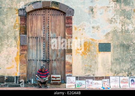 Historisches Viertel von Panama-Panama-Stadt als Weltkulturerbe der UNESCO Casco Viejo Viertel Barrio San Felipe Plaza Francia aufgeführt Anbieter künstlerische Gemälde Stockfoto