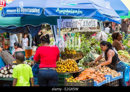 Panama-Panama-Stadt-Bezirk von Santa Ana Central Avenue Shopping Center und beliebt bei den Verkäufern von Obst und Gemüse Stockfoto