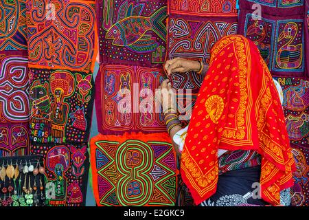 Panama San Blas Archipel bewohnt und verwaltet von Kuna indischen Bevölkerung (55000 Menschen) Guna Yala indischen Kuna (Cuna) verkauft molas Stockfoto