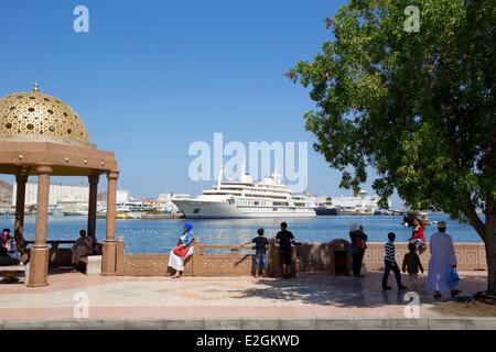 Sultanat von Oman Muscat Mutrah Corniche Al Bahri Straße Stockfoto