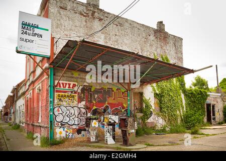 Belgien, Antwerpen Provinz, Doel, Graffiti und Street Art an den Fassaden der verlassenen Häuser Stockfoto