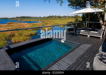 Botswana North West District Okavango Delta Abu Lodge Luxusbungalows im freien deck mit privatem pool Stockfoto