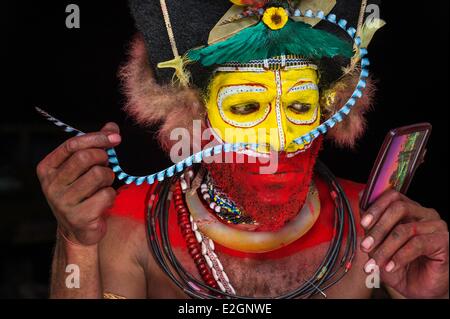 Papua-Neu-Guinea Hela Provinz Region von Tari Dorf Kobe Dumbiali Tiawe kleiden sich in traditionelle Huli-Stamm Stockfoto