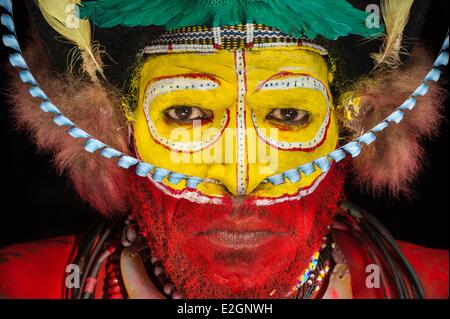 Papua-Neu-Guinea Hela Provinz Region von Tari Dorf Kobe Dumbiali Tiawe kleiden sich in traditionelle Huli-Stamm Stockfoto