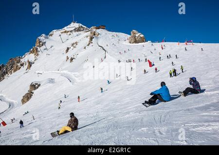 Frankreich Savoie Tarentaise Tal Meribel Courchevel Les Trois Vallees (die drei Täler), eines der größten Skigebiete der Welt mit 600km markierten Wanderwegen Vanoise-massiv Anzeigen der Sommet De La Saulire (2738m) Stockfoto