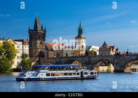 Tschechische Republik-Prag-Altstadt als Weltkulturerbe durch die UNESCO Flussschiffe auf Moldau Fluss Stockfoto