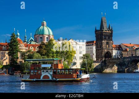Tschechische Republik-Prag-Altstadt als Weltkulturerbe durch die UNESCO Flussschiffe auf Moldau Fluss Stockfoto