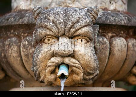 Frankreich Vaucluse Seguret gekennzeichnet Les Plus Beaux Villages de France (The Most Beautiful Villages Frankreichs) Fontaine des Mascarons Brunnen des 17. Jahrhunderts Stockfoto