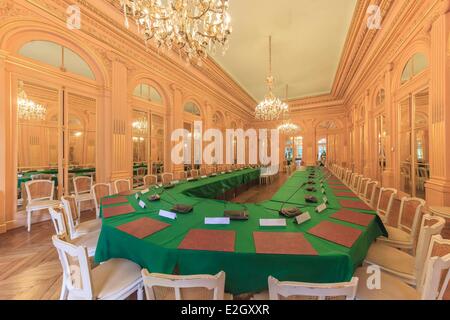 Frankreich Paris Rue de Grenelle Hotel de Rothelin Charolais aus dem 18. Jahrhundert Herrenhaus Arbeitsministerium zentrale Halle der Spiegel Stockfoto