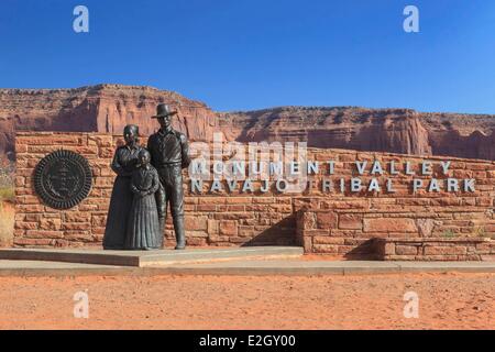 USA Arizona Navajo Nation Indian Reservation Monument Valley Tribal Park Skulptur am Eingang offizielle park Stockfoto