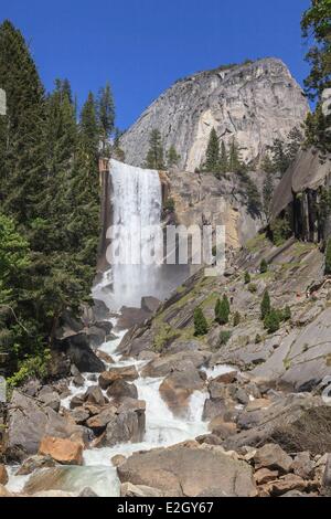 USA Kalifornien Sierra Nevada-Yosemite National Park Weltkulturerbe von UNESCO Yosemite Valley Vernal Fall am Merced River und Nebel Trail Stockfoto