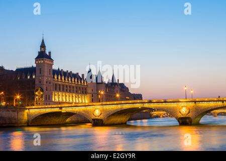 Frankreich Paris Seine Ufer Weltkulturerbe von UNESCO Conciergerie auf Île De La Cité Stockfoto
