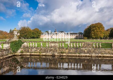 Frankreich-Eure et Loir Parc Naturel Regional du Perche (regionalen natürlichen Parks von Perche) La Ferte Vidame französischen Stil der kleinen Burg von La Ferte Vidame Park Stockfoto