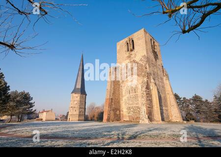 Frankreich Nord Bergues Turm Pointue und Turm Caree 12 Jahrhundert Überbleibsel der Abtei von Saint-Winoc zerstört im Jahre 1789 Stockfoto