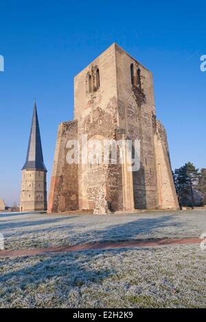 Frankreich Nord Bergues Turm Pointue und Turm Caree 12 Jahrhundert Überbleibsel der Abtei von Saint-Winoc zerstört im Jahre 1789 Stockfoto