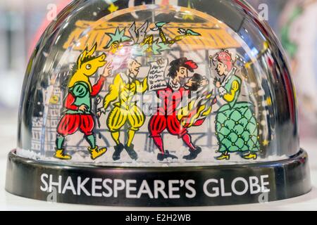 Großbritannien London Southwark Globe Theatre (Shakespeares Globe) wurde 1997 eröffnet und in 1599 nach Originalplänen wieder aufgebaut und dann Technik wo William Shakespeare viele Aufführungen gab Stockfoto