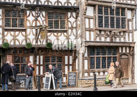 Vereinigtes Königreich Warwickshire Stratford High Street Garrick Inn Pub inmitten eines Fachwerkhauses seit dem 16. Jahrhundert Stockfoto