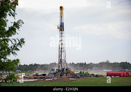 Bohranlage im zentralen Colorado Explorationsarbeiten für Erdgas zu tun. Stockfoto