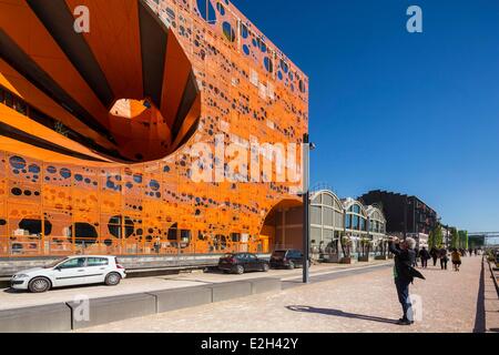 Frankreich Rhone Lyon La Confluence neuer Stadtteil im Süden von Luxusboutiquen (Halbinsel) Pavillon des Salins genannt auch Orange Cube von Architekten Dominique Jakob und Brendan Mac Farlane am alten Standort der Port Rambaud Stockfoto