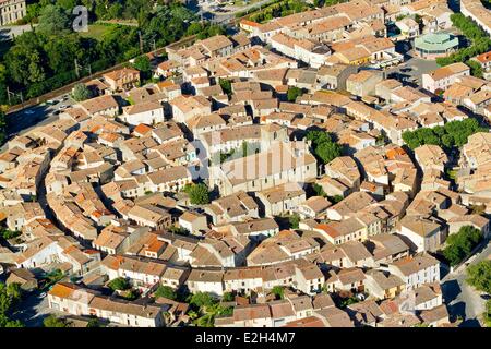 Frankreich Aude Katharer Dorf von Bram gebaut in konzentrischen Kreisen rund um Kirche (Luftbild) Stockfoto