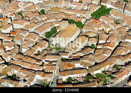 Frankreich Aude Katharer Dorf von Bram gebaut in konzentrischen Kreisen rund um Kirche (Luftbild) Stockfoto