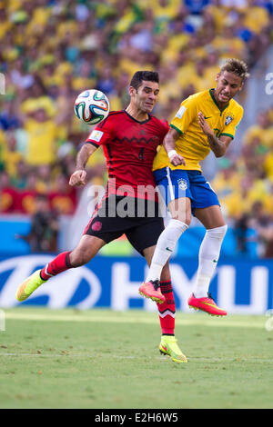 Rafael Marquez (MEX), Neymar (BRA), 17. Juni 2014 - Fußball / Fußball: FIFA World Cup Brasilien 2014 Gruppe A Spiel zwischen Brasilien 0: 0 Mexiko in der Arena Castelao in Fortaleza, Brasilien. (Foto von Maurizio Borsari/AFLO) Stockfoto