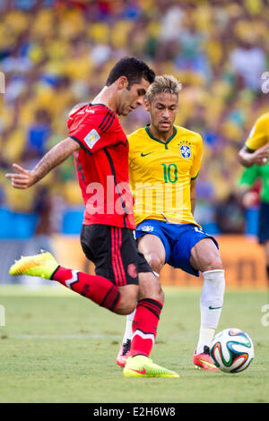 Rafael Marquez (MEX), Neymar (BRA), 17. Juni 2014 - Fußball / Fußball: FIFA World Cup Brasilien 2014 Gruppe A Spiel zwischen Brasilien 0: 0 Mexiko in der Arena Castelao in Fortaleza, Brasilien. (Foto von Maurizio Borsari/AFLO) Stockfoto