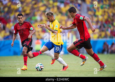 Jose Juan Vazquez (MEX), Neymar (BRA), Francisco Javier Rodriguez (MEX), 17. Juni 2014 - Fußball / Fußball: FIFA World Cup Brasilien 2014 Gruppe A Spiel zwischen Brasilien 0: 0 Mexiko in der Arena Castelao in Fortaleza, Brasilien. (Foto von Maurizio Borsari/AFLO) Stockfoto