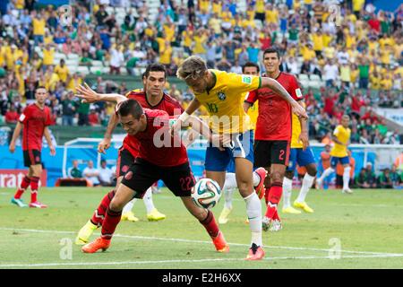 Paul Aguilar (MEX), Neymar (BRA), 17. Juni 2014 - Fußball / Fußball: FIFA World Cup Brasilien 2014 Gruppe A Spiel zwischen Brasilien 0: 0 Mexiko in der Arena Castelao in Fortaleza, Brasilien. (Foto von Maurizio Borsari/AFLO) Stockfoto