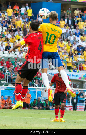 Rafael Marquez (MEX), Neymar (BRA), 17. Juni 2014 - Fußball / Fußball: FIFA World Cup Brasilien 2014 Gruppe A Spiel zwischen Brasilien 0: 0 Mexiko in der Arena Castelao in Fortaleza, Brasilien. (Foto von Maurizio Borsari/AFLO) Stockfoto