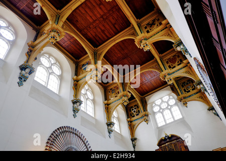 Die reich verzierte Decke im Inneren Wollaton Hall Nottingham England UK. Verwendet als Drehort für den Batman-Film Dark Knight steigt Stockfoto