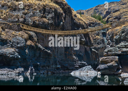 Zuletzt über dem Apurimac, gewebt Qu'eswachaka Hängebrücke, Seilbrücke aus peruanischen Feathergrass (Stipa Ichu), Stockfoto