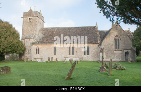 Die Kirche St Mary im ländlichen Dorf Barnsley, zwischen Bibury und Cirencester, Gloucestershire, Den Cotswolds, England, Großbritannien Stockfoto