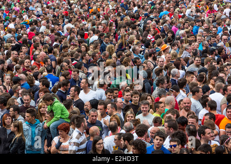 Publikum, viele Menschen auf engstem Raum, auf einem Festival, Stockfoto