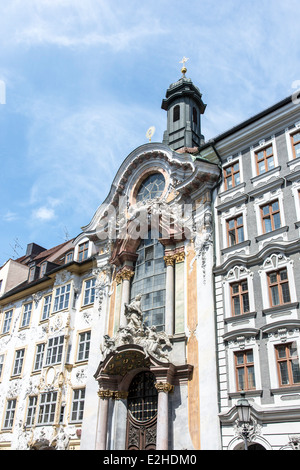 Historische Fassade des barocken Asamkirche (Asamkirche) in München Stockfoto