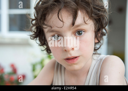 Junge im Freien, portrait Stockfoto