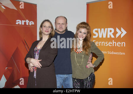 Julia Jaeger, Oliver Stokowski, Palina Rojinski bei einem Photocall zu SWR/ARTE TV Serie Zeit der Helden im East Hotel.  Wo Stockfoto