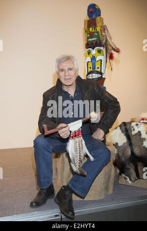 Gojko Mitic aka Intschu Tschuna bei einem Foto Karl kann Festspiele rufen kündigt die neue Besetzung von Winnetou I - Blustbrüder im Rathaus. Schlechte wo: Segeberg, Deutschland wenn: 1. Februar 2013 Stockfoto