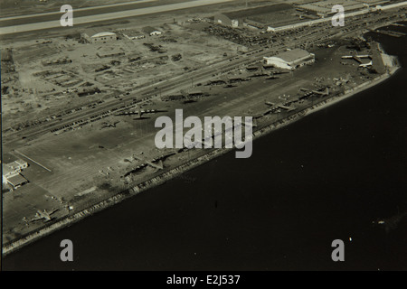 Dieses Bild zeigt das Werk Convair/General Dynamics, das in den 1950er und 1960er Jahren von zentraler Bedeutung für die Entwicklung und Herstellung von militärischen und zivilen Flugzeugen sowie Raketensystemen war Stockfoto