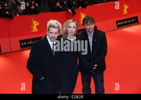 VL Ethan Hawke Julie Delpy Richard Linklater am 63. Internationalen Filmfestspiele Berlin (Berlinale) - premiere vor Mitternacht am Berlinalepalast am Potsdamer Platz-Platz in Mitte.  Credits: WENN.com wo: Berlin, Deutschland bei: 11. Februar 2013 Stockfoto