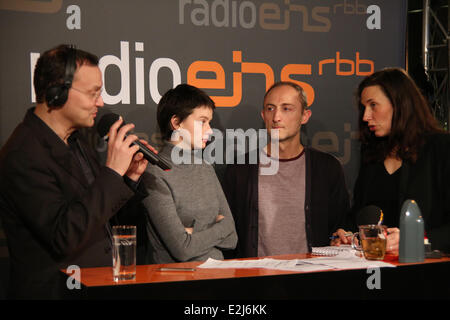 Knut Elstermann, Pauline Etienne und Guillaume Nicloux aus dem Film La Religieuse an deutschen RBB Radio Eins zeigen Berlinale Nigh Stockfoto