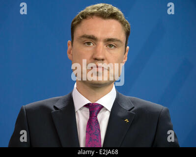 Berlin, Deutschland. 20. Juni 2014. Estlands premier Taavi Rõivas spricht während einer Pressekonferenz in der Kanzlei Gebäude in Berlin, Deutschland, 20. Juni 2014. Foto: Tim Brakemeier/Dpa/Alamy Live News Stockfoto