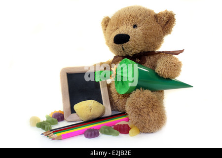 Teddy mit Schule Kegel und blackboard Stockfoto