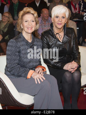 Christiane Hoerbiger, Maresa Hoerbiger auf ARD ZDF Talkshow Markus Lanz.  Wo: Hamburg, Deutschland bei: 19. Februar 2013 Credi Stockfoto